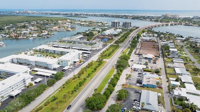 Building Photo - 325 Causeway N