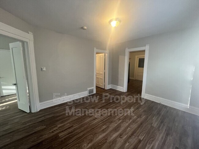Foto del edificio - 839 Alpine Ave NW