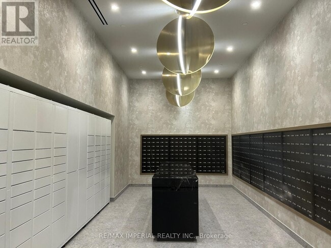 Building Photo - 180 Front St E