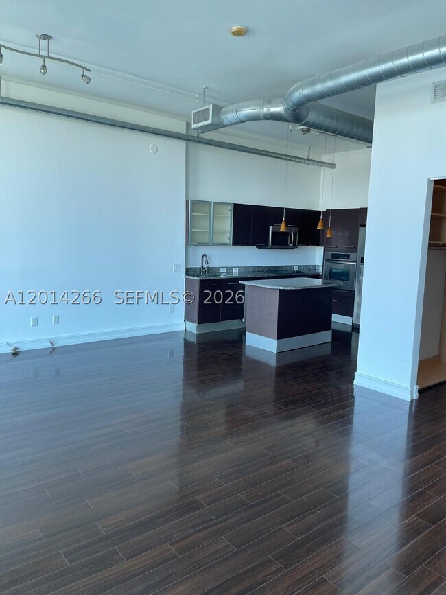 Foto del edificio - 3029 NE 188th St