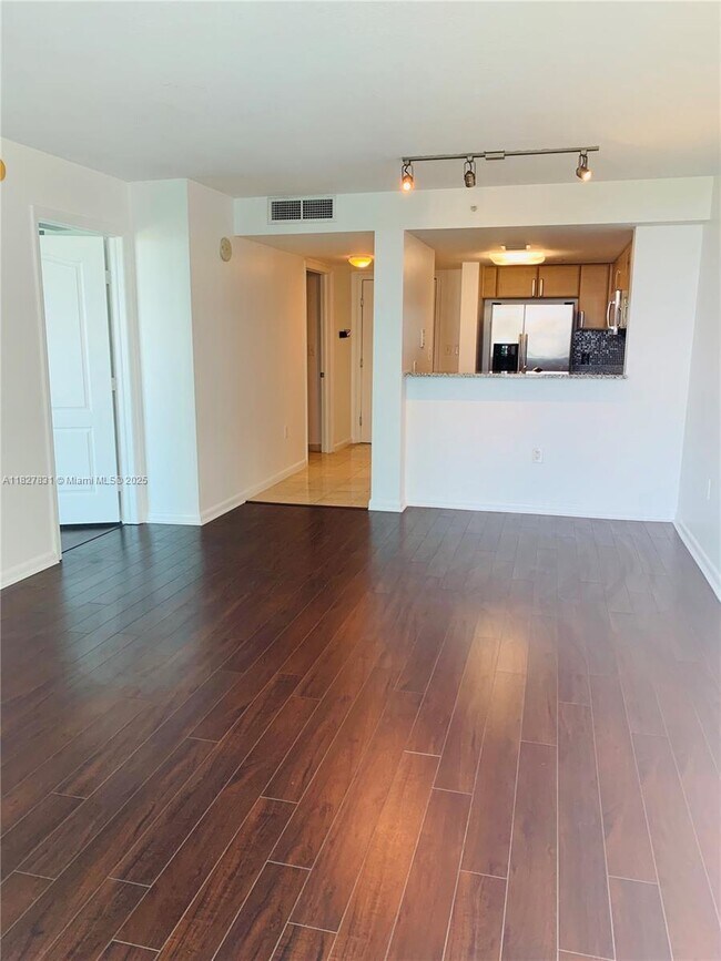 Building Photo - 2101 Brickell Ave