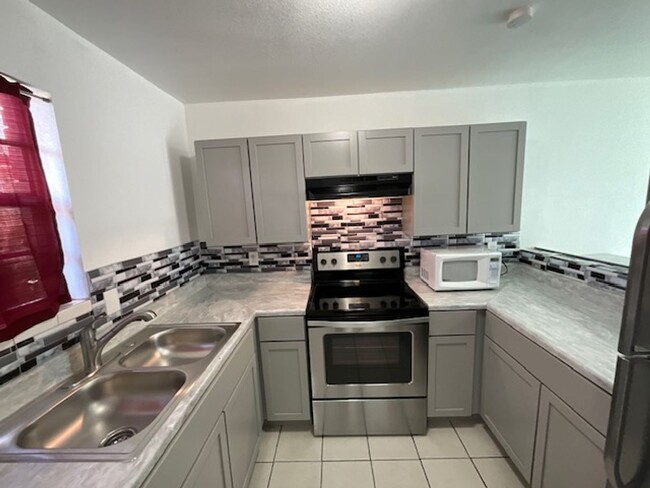 Building Photo - Condo for RENT!