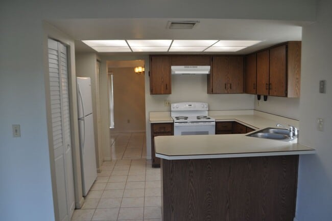 Building Photo - Woodhaven Condominium