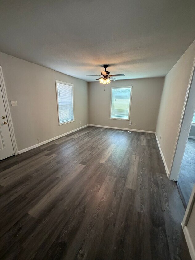Building Photo - Single Family Home Coming Available Soon !