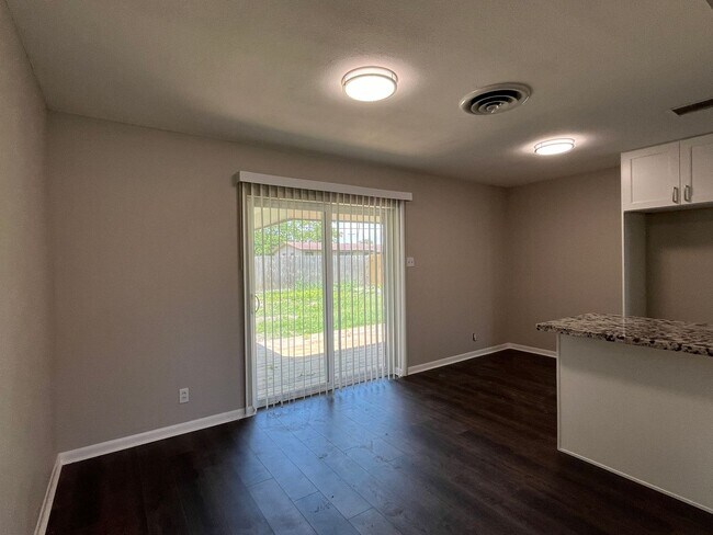 Foto del edificio - Remodeled 3 Bedroom 2 Bath Home