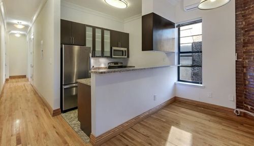 Foto del edificio - 90 W 11th St