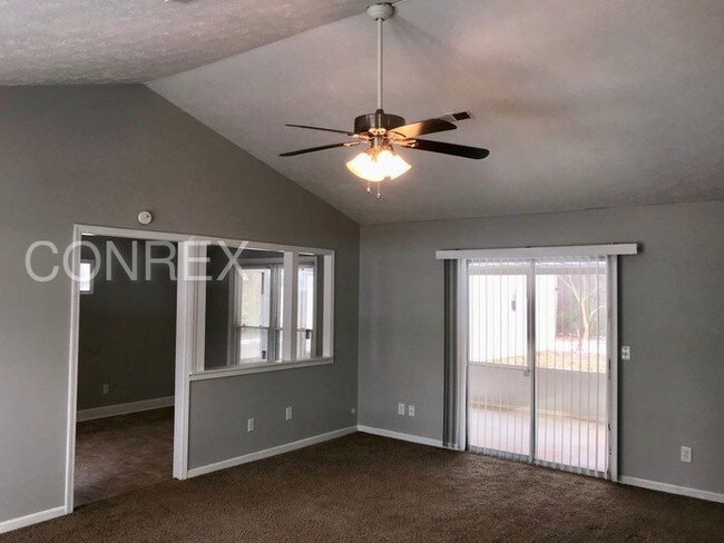 Foto del edificio - Now Available!  Close to Swamp Rabbit Trail!