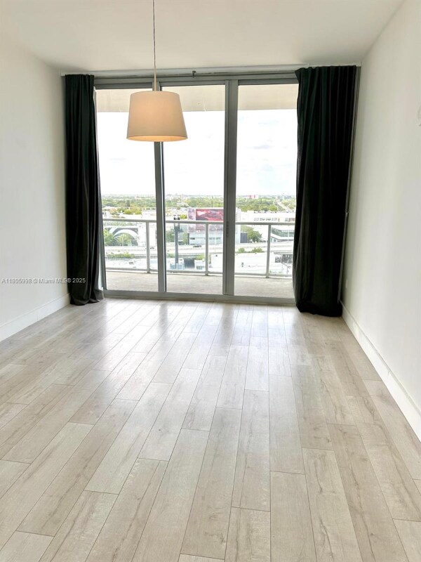 Foto del edificio - 3470 E Coast Ave