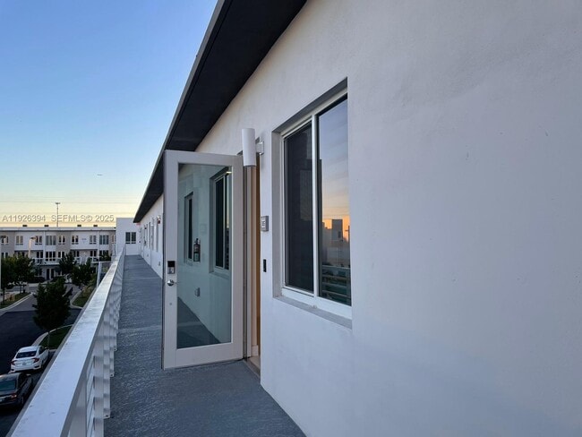 Foto del edificio - 6416 NW 102nd Ct