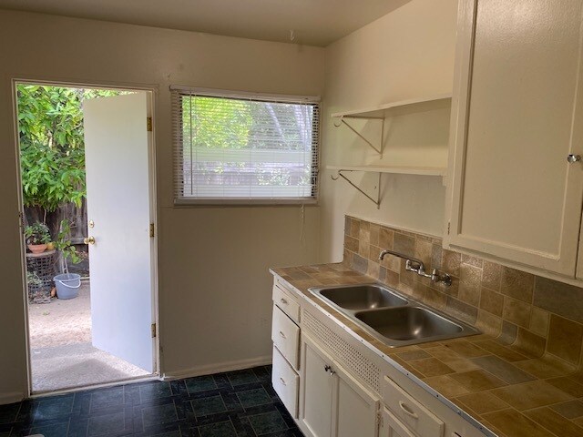 Foto del edificio - 209 E Cypress St