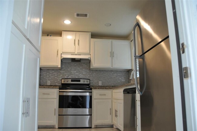 Building Photo - 5809 Beechnut St