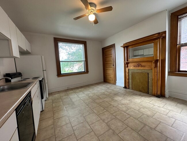 Building Photo - 4821 Centre Ave