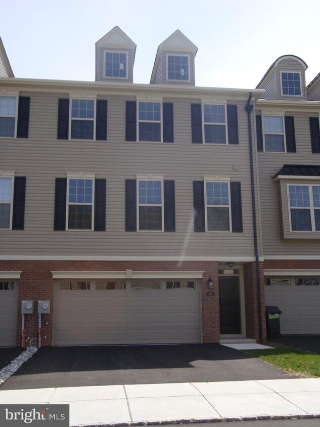 Primary Photo - 105 Platt Pl