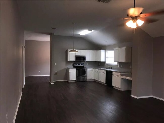 Foto del edificio - Updated 4 bed single Story home