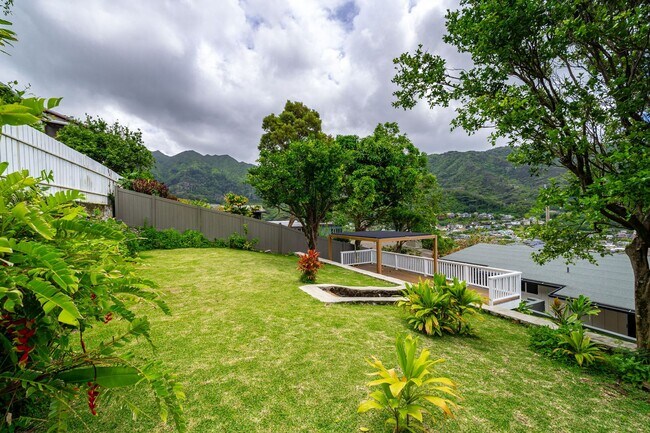 Foto del edificio - Manoa Valley, 4 bedroom, 3 bath, Fully Ren...