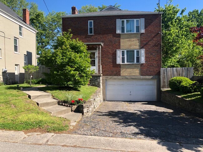 Building Photo - 2914 Minto Ave
