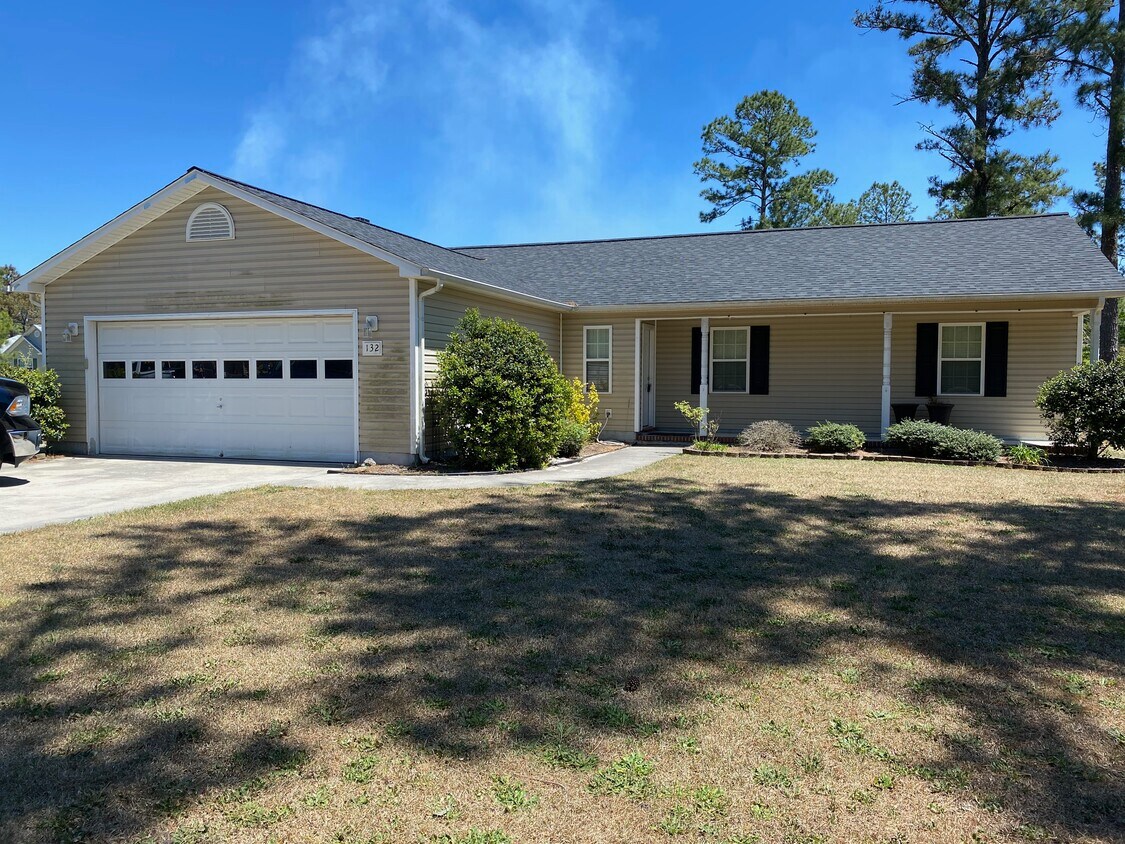 132 Van Riggs Rd, Hubert, NC 28539 House for Rent in Hubert, NC