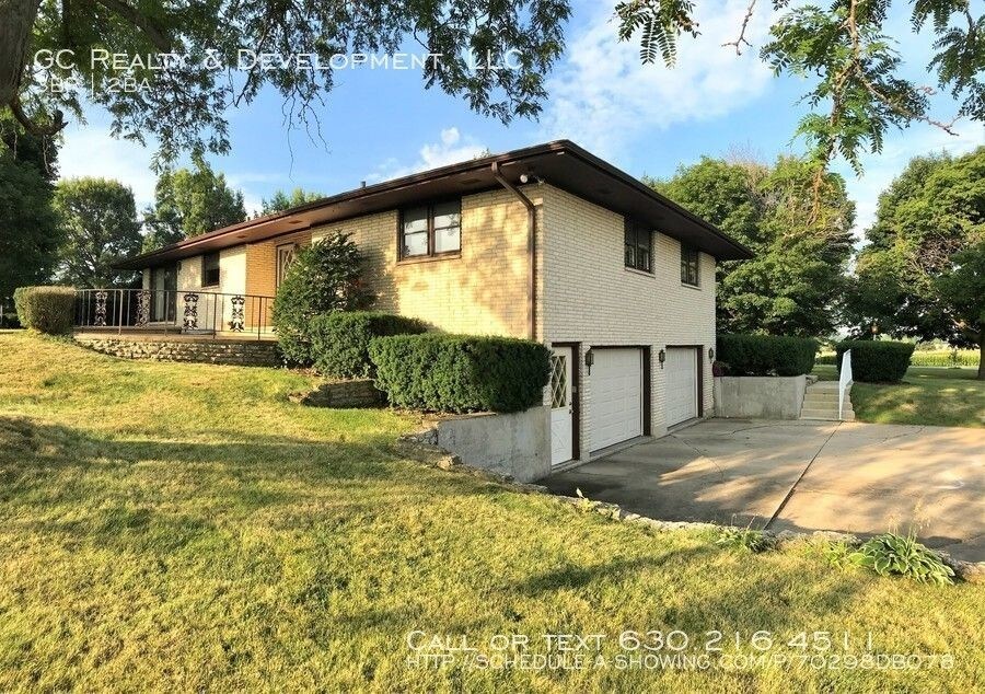 Primary Photo - 3 BEDROOM BRICK RANCH / PET FRIENDLY CORNE
