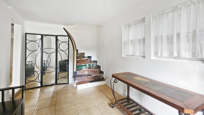 Foto del edificio - 4241 N Richmond St