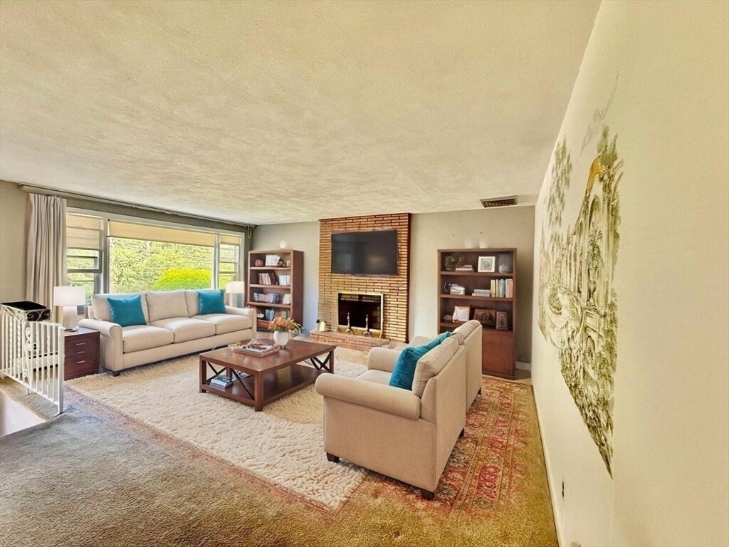 Foto principal - 90 Grover Rd