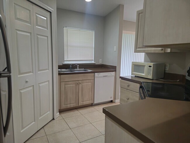 Building Photo - 3 bedroom 2 bath in Lehigh Acres