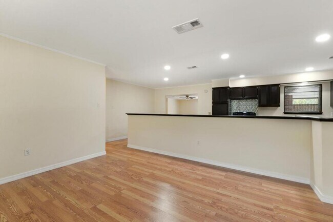 Building Photo - 2113 Alice Dr.