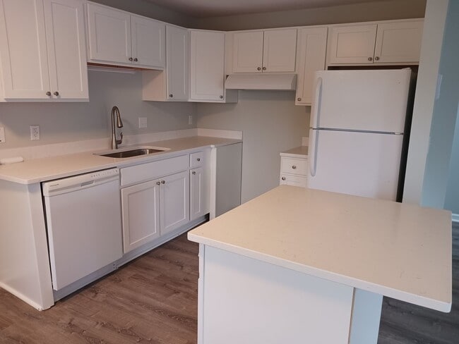 Building Photo - 262 -264 George Waterman Road