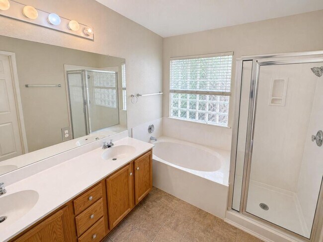 Foto del edificio - 14700 Springs Edge Dr