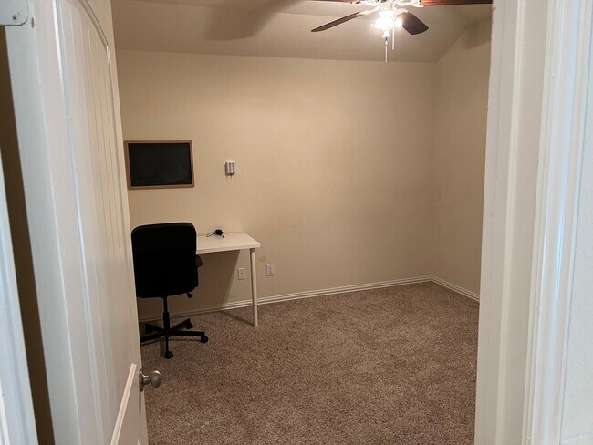 Building Photo - 313 Briar Park Dr