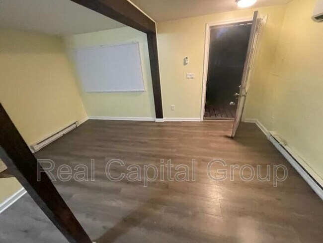 Foto del edificio - 15 S Main St