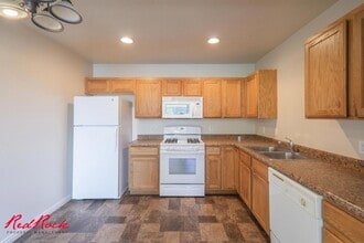 Building Photo - 35 E 600 S