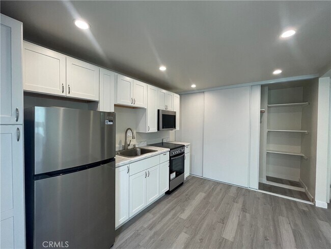 Building Photo - 5014 1/2 Kester Ave-5014