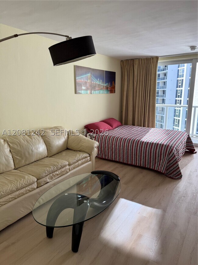 Foto del edificio - 19201 Collins Ave