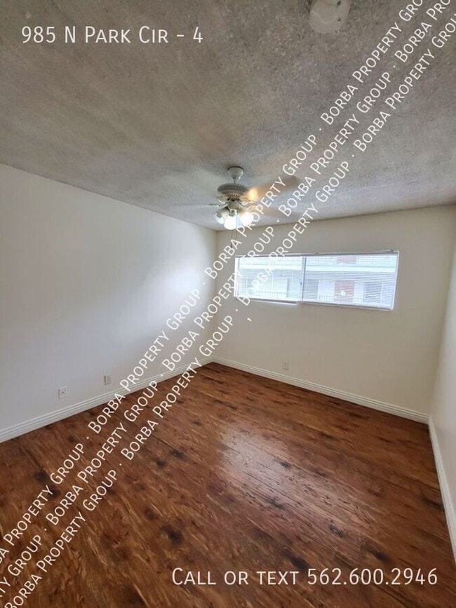 Building Photo - 985 N Pk Cir