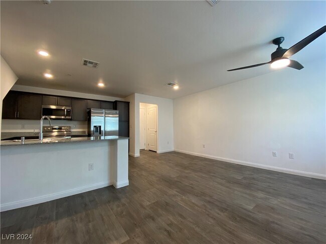 Building Photo - 2624 Blazing Blue Ave