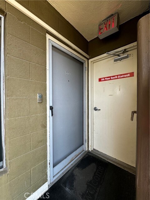 Foto del edificio - 230 Linden Ave