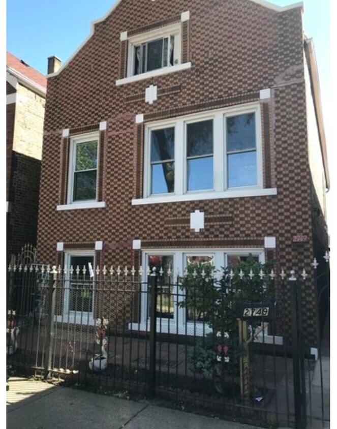 Primary Photo - 2749 S Trumbull Ave