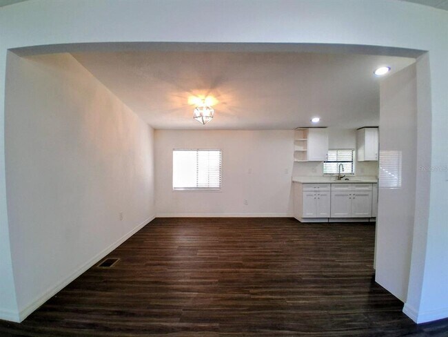 Foto del edificio - 15215 Vine St