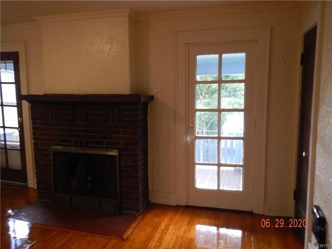 Foto del edificio - 569-71 Westmoreland Ave