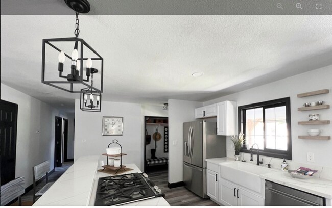 Building Photo - 610 Rosewood Dr