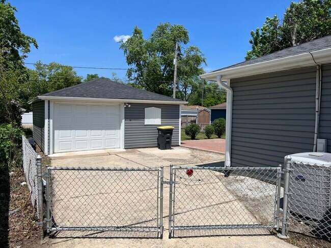 Foto del edificio - 3528 Adams St