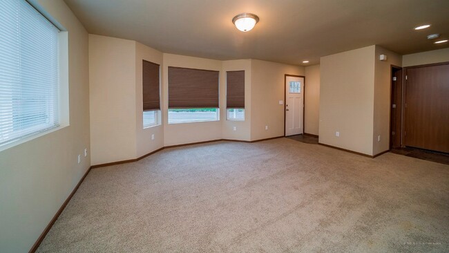 Foto del edificio - 10323 67th Ave NE