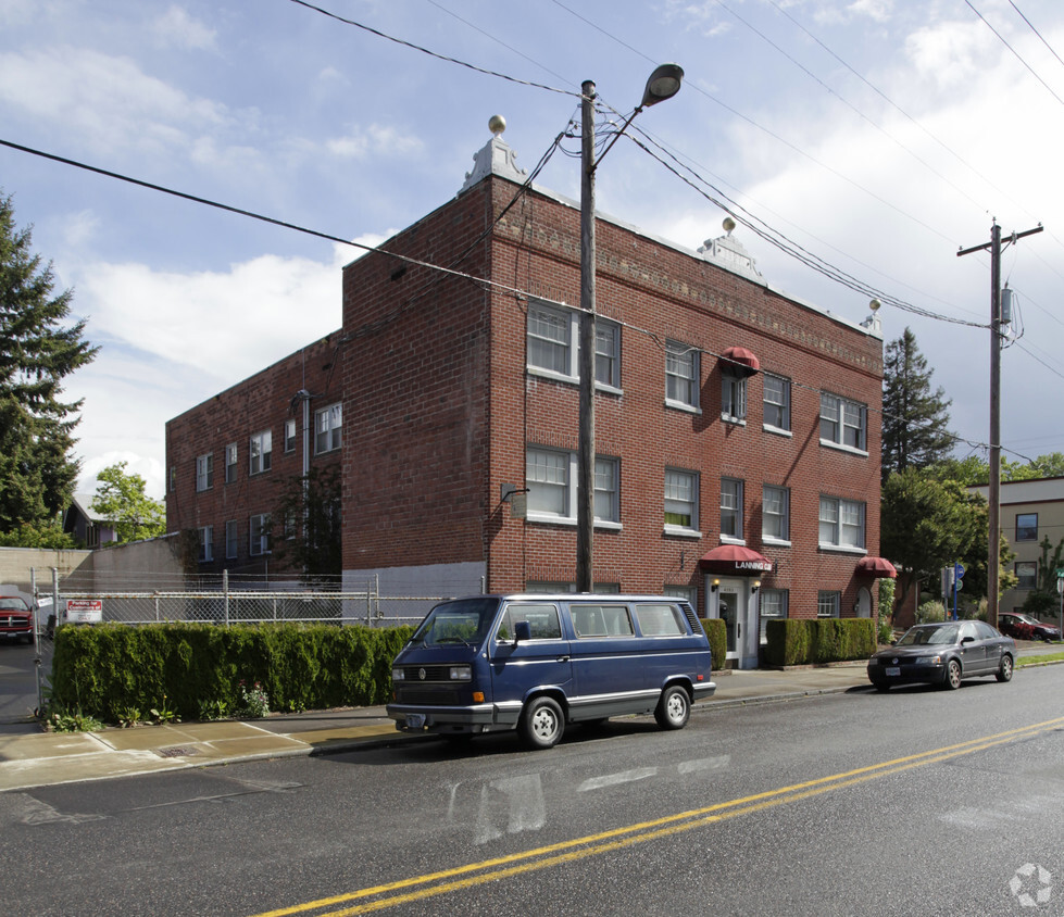 Building Photo - Belmont St. Apartments