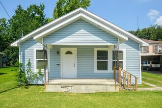 Building Photo - 3013 Brackenridge St
