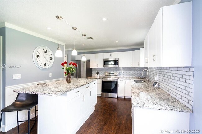 Building Photo - 5454 NW Briscoe Dr
