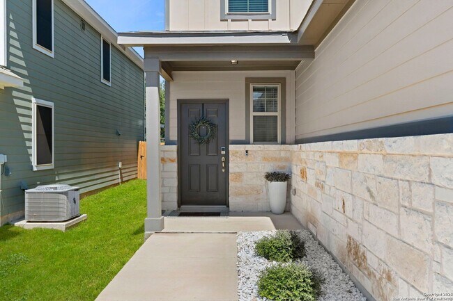 Foto del edificio - Charming Home Awaits: Spacious & Modern Living in a Prime Location