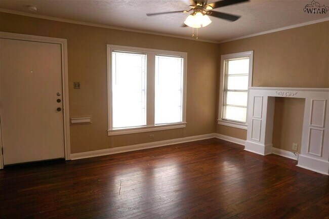 Building Photo - 3 Bed 2 Bath Brook Village Home