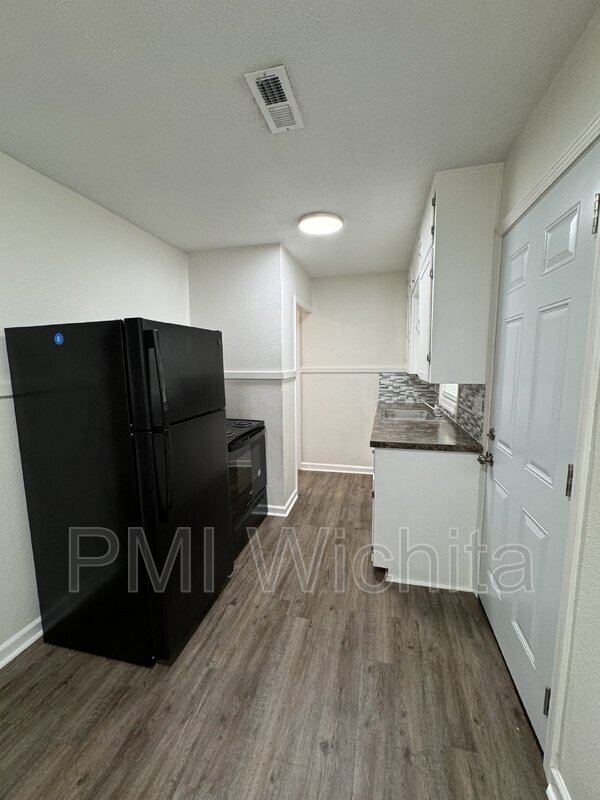Building Photo - 816 S Water St