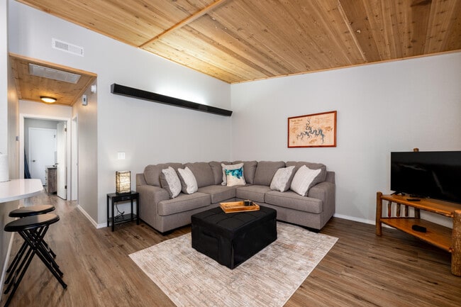 Building Photo - 235 Ozark Mountain Resort Dr