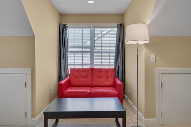 Foto del edificio - 320 Lawrence Rd